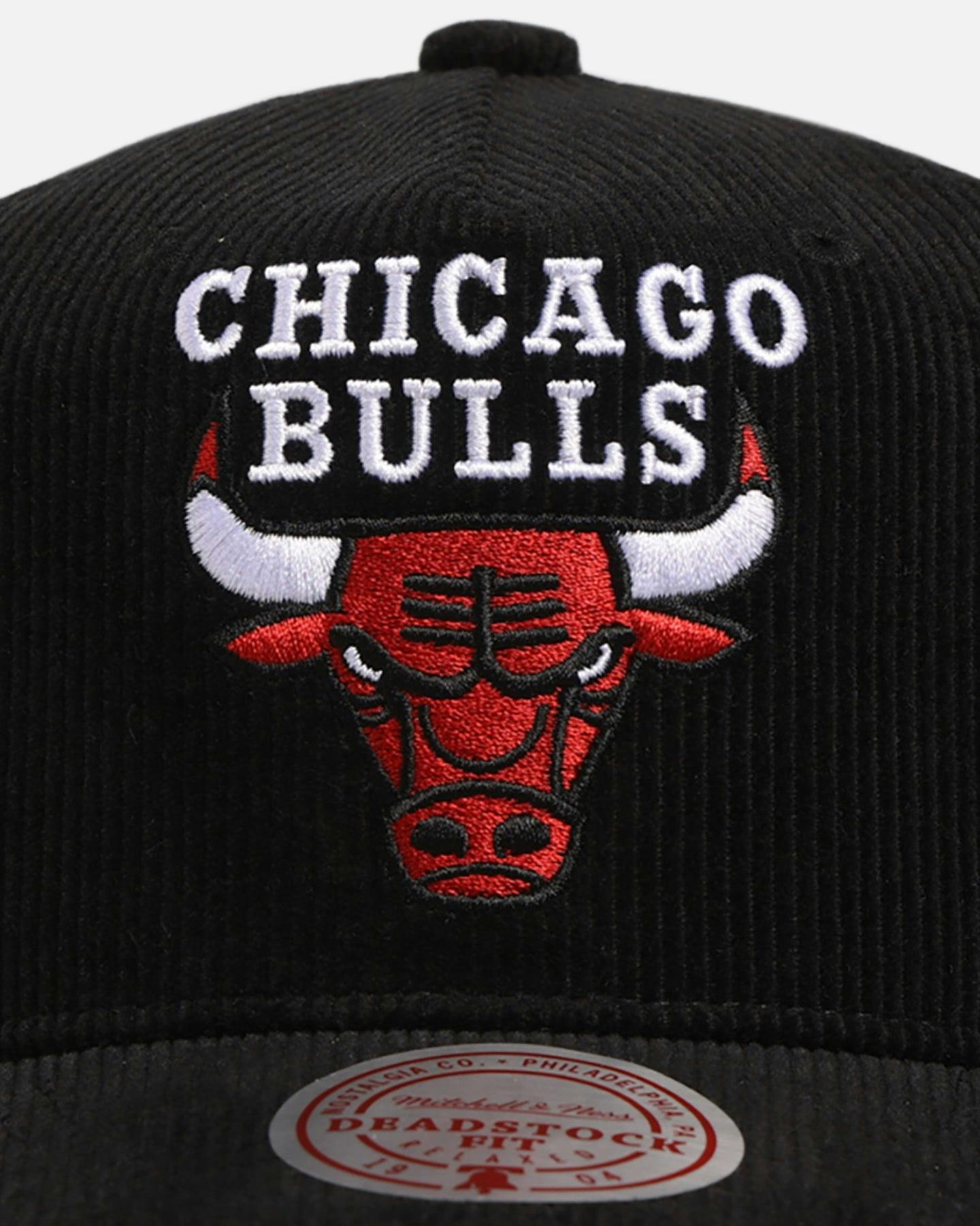 Mitchell & Ness Chicago Bulls 'Retro' Deadstock Corduroy Snapback Black