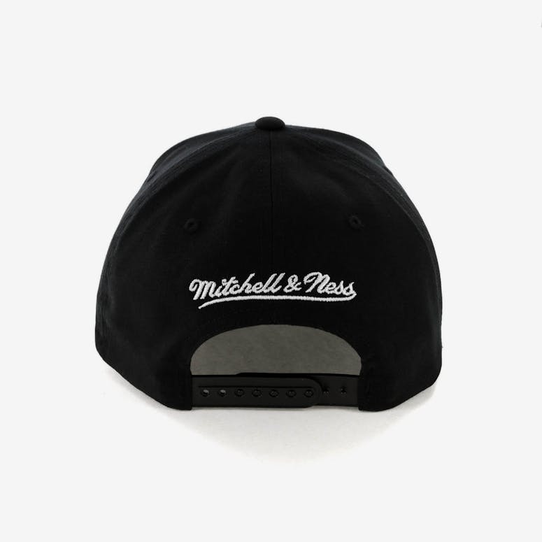Mitchell & Ness Chicago Bulls Paisley 110 Snapback Black