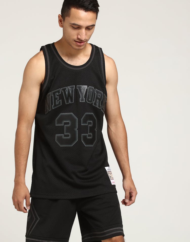 Mitchell & Ness New York Knicks Patrick Ewing #33 Swingman NBA Jersey Black