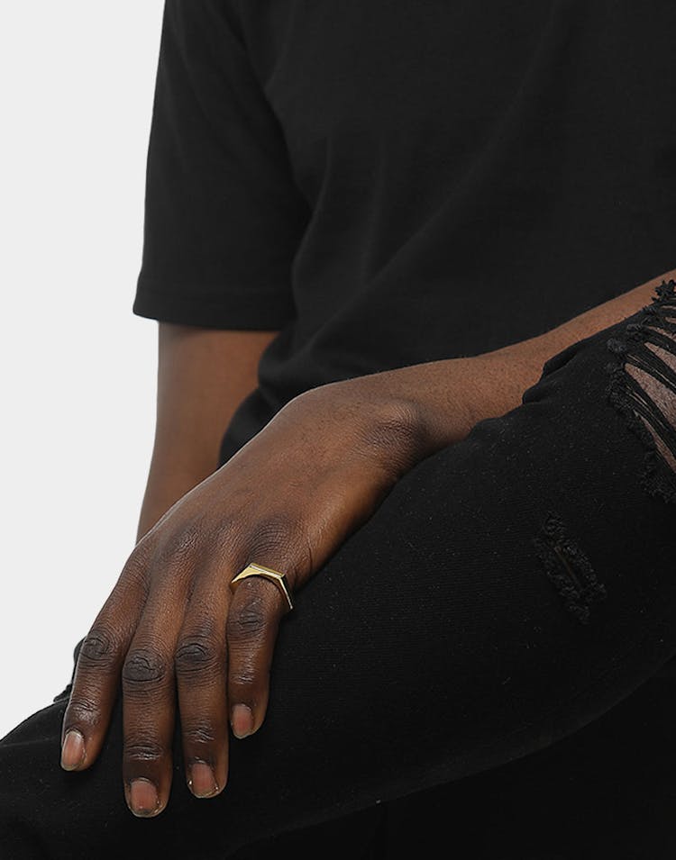 Saint Morta 4MM Hex Ring Gold