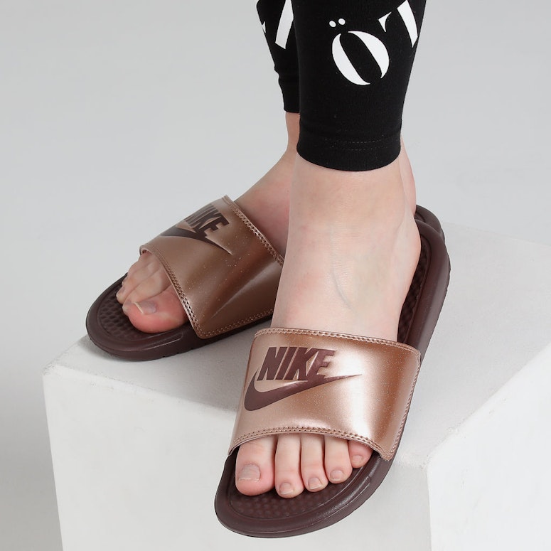 Nike Women's Benassi