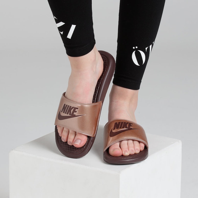 Nike Women's Benassi