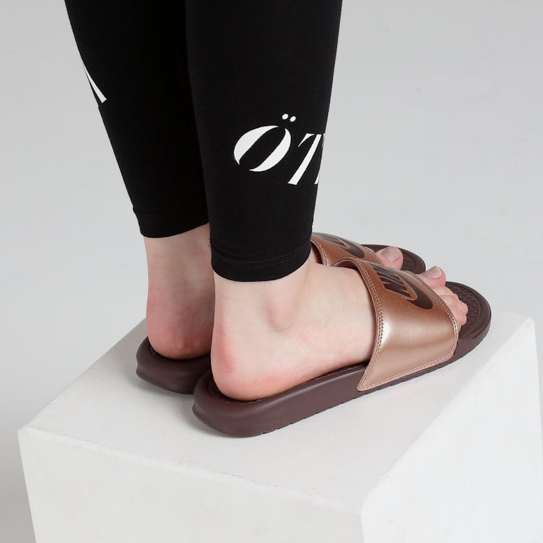 Nike Women's Benassi