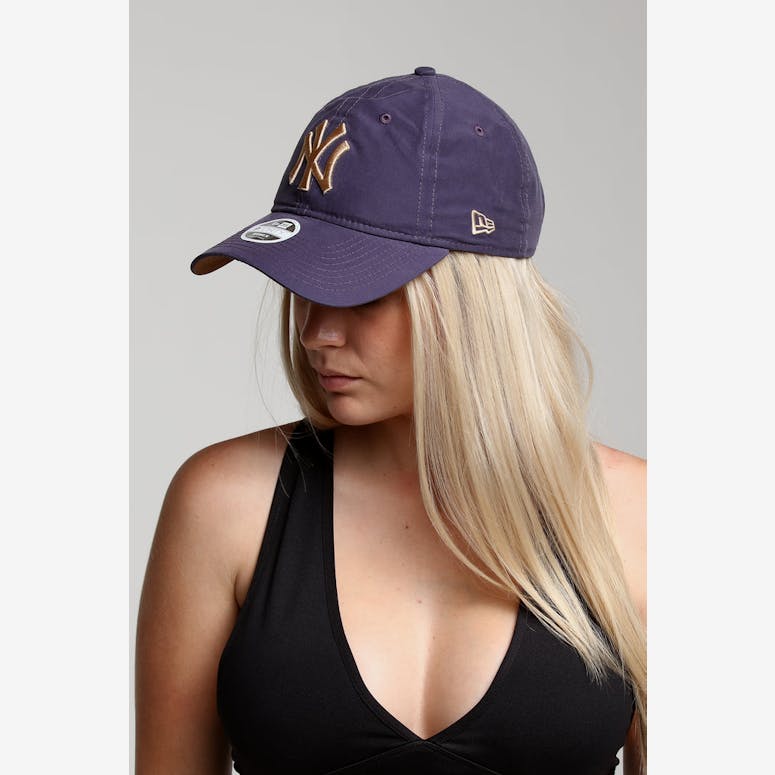 New Era Women's New York Yankees 9FORTY Cloth Unstructured Strapback Purple