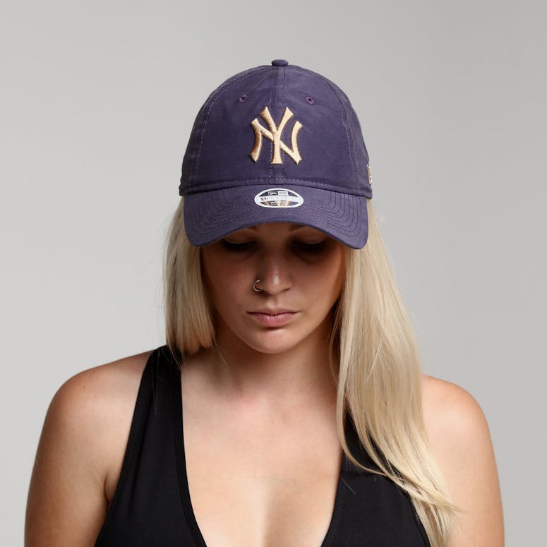 New Era Women's New York Yankees 9FORTY Cloth Unstructured Strapback Purple