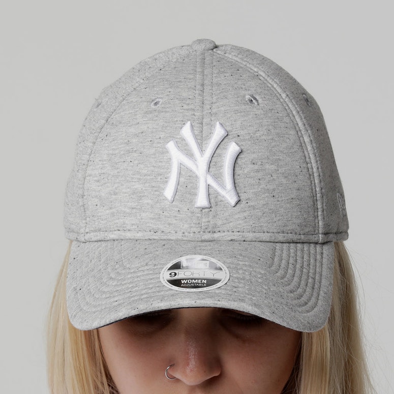 New Era Women's New York Yankees 9FORTY Cloth Strapback Neo Grey Marle