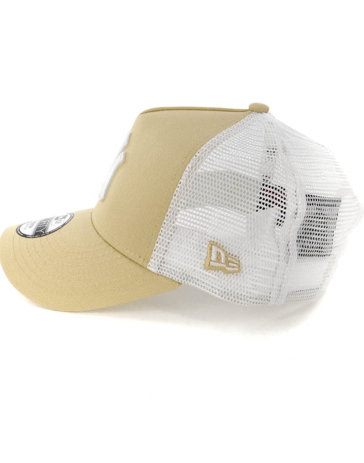 New Era Youth New York Yankees 9FORTY A-Frame Trucker Snapback Nude/White