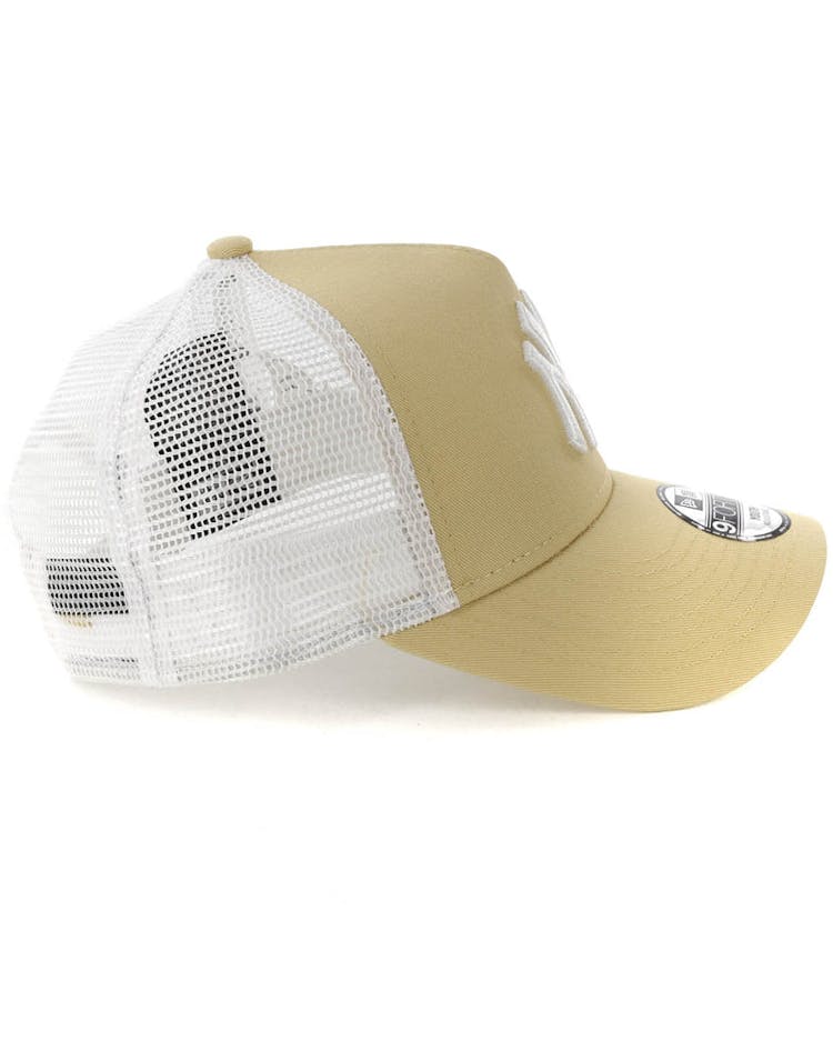 New Era Youth New York Yankees 9FORTY A-Frame Trucker Snapback Nude/White