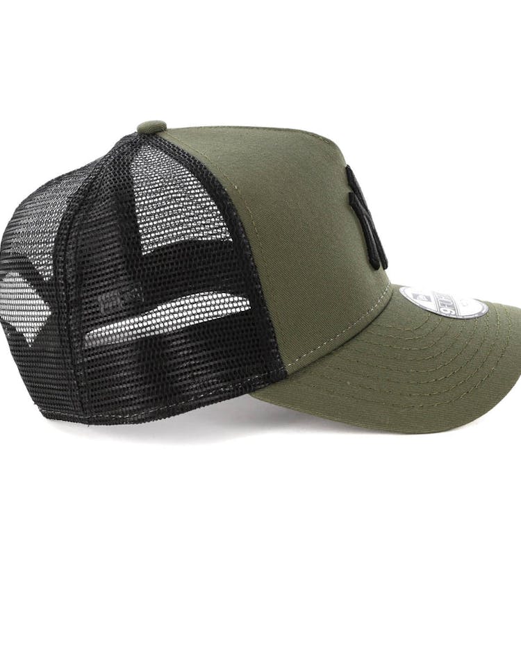 New Era Youth New York Yankees 9FORTY A-Frame Trucker Snapback Olive/Black