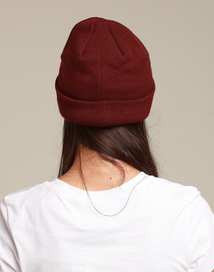 New Era Women's New York Yankees 6Dart Cuff Knit Maroon