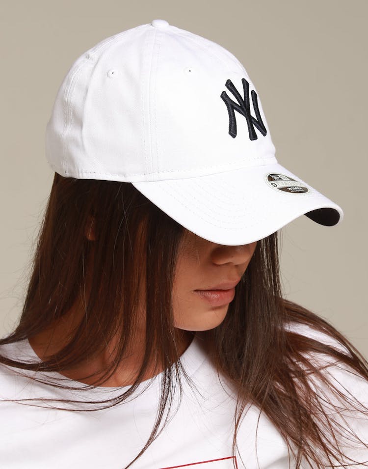 New Era Women's New York Yankees 9TWENTY Strapback White/Navy