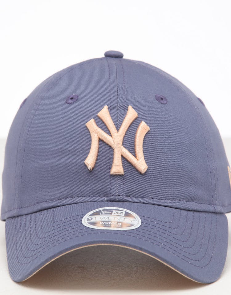 New Era Women's New York Yankees 9TWENTY Cloth Strapback Slate Blue/Apricot