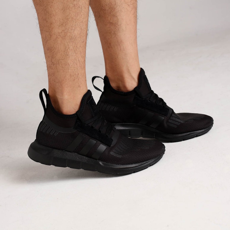 Adidas Swift Run Barrier Black/Black/Black
