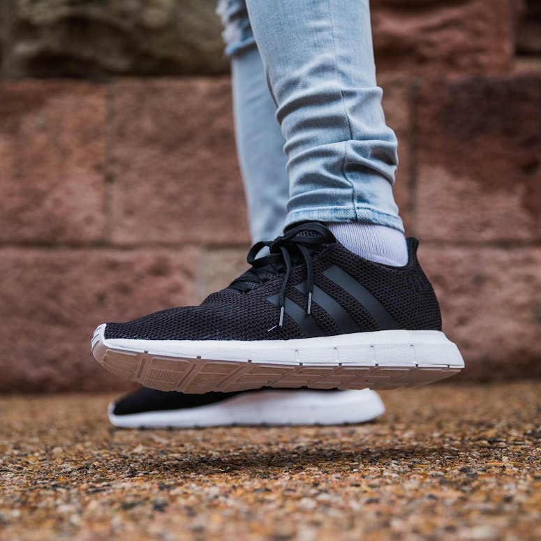 Adidas Originals Swift Run Black/White
