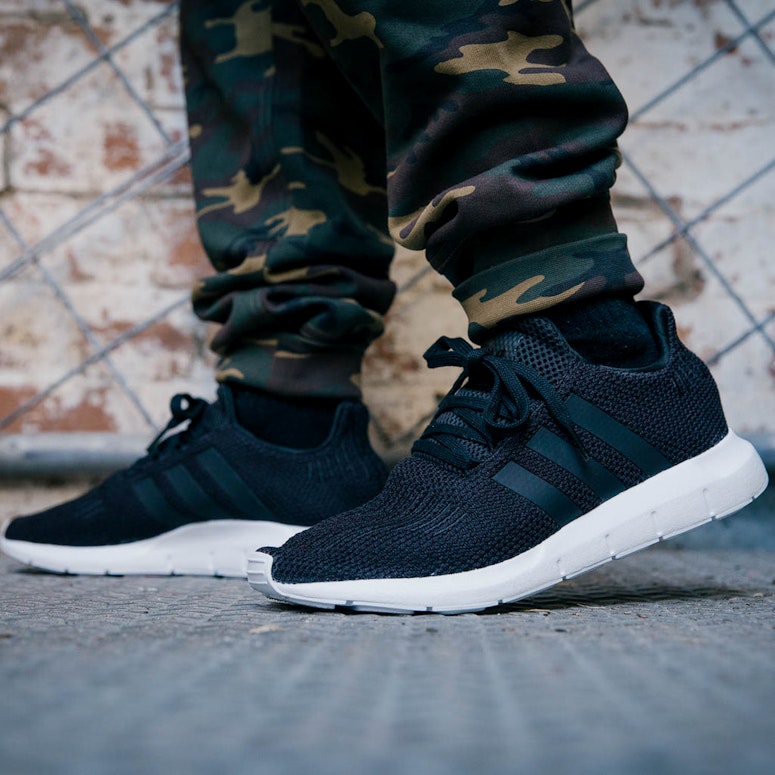 Adidas Originals Swift Run Black/White