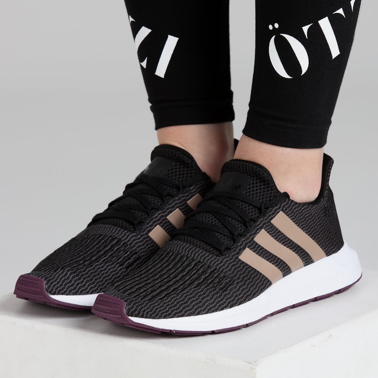 Adidas Women's Swift Run Black/Pearl/White