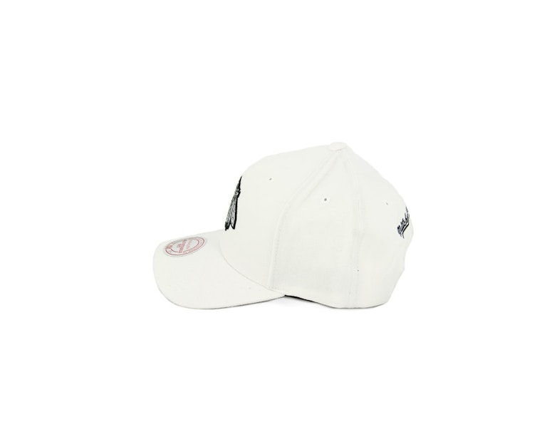 Blackhawks 110 BW Logo Snapback White