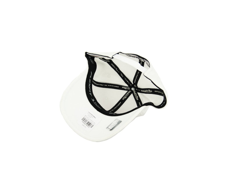 Blackhawks 110 BW Logo Snapback White
