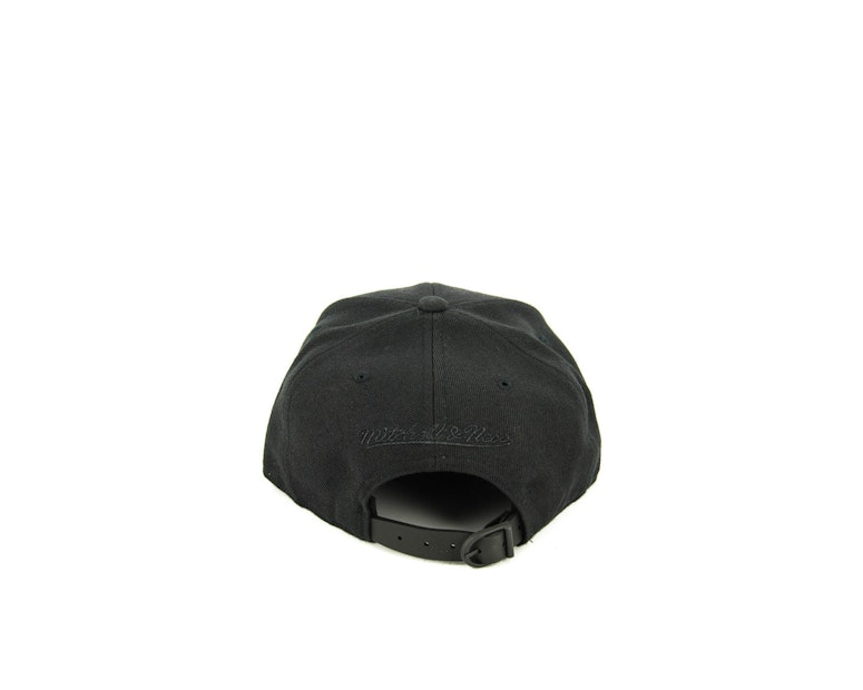Mitchell & Ness Bulls Rubber Badge Arch ST Black