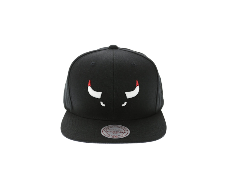 Mitchell & Ness Bulls Elements Snapback Black