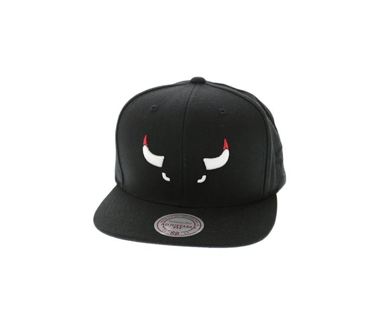 Mitchell & Ness Bulls Elements Snapback Black