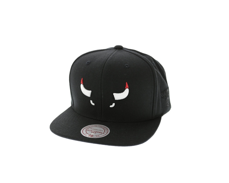 Mitchell & Ness Bulls Elements Snapback Black