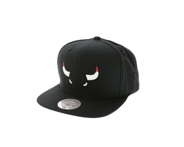 Mitchell & Ness Bulls Elements Snapback Black