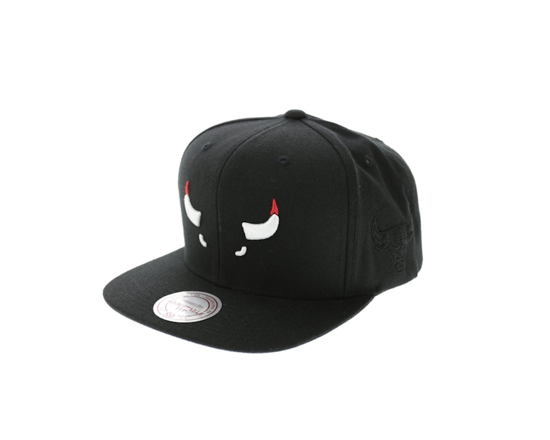 Mitchell & Ness Bulls Elements Snapback Black