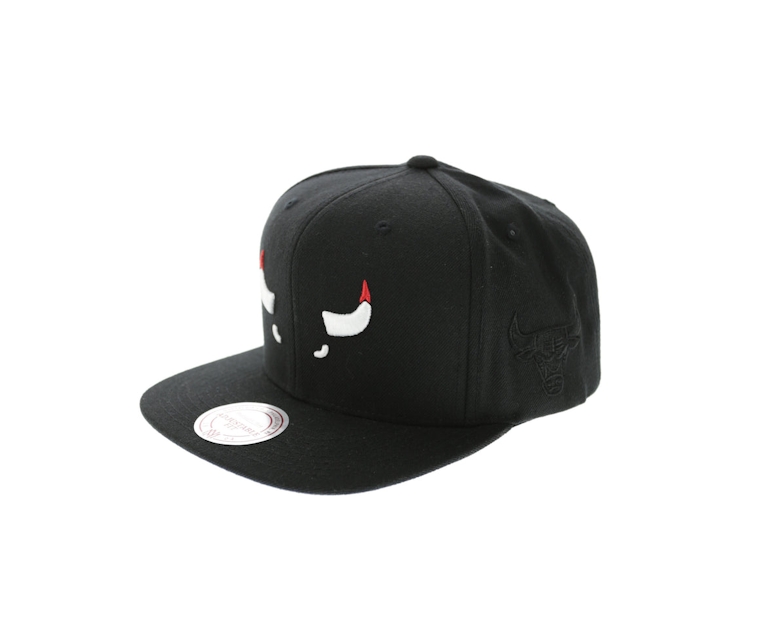 Mitchell & Ness Bulls Elements Snapback Black