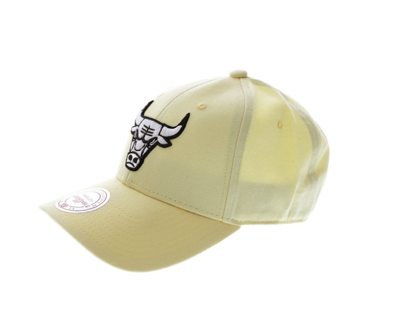 Mitchell & Ness Bulls B/W Logo Low Pro Yellow