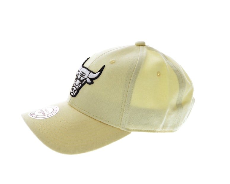 Mitchell & Ness Bulls B/W Logo Low Pro Yellow