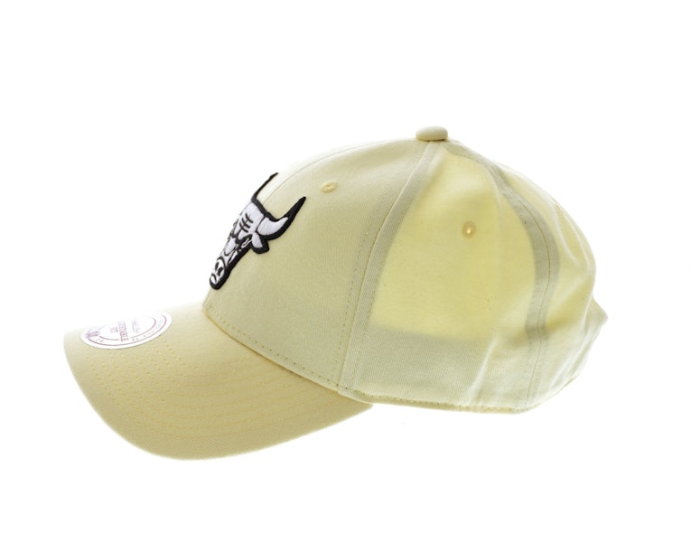 Mitchell & Ness Bulls B/W Logo Low Pro Yellow