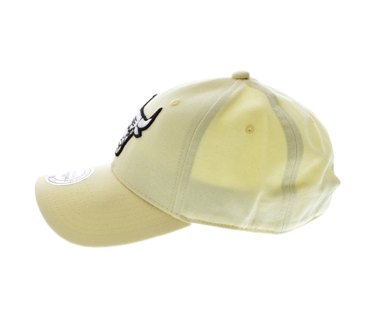 Mitchell & Ness Bulls B/W Logo Low Pro Yellow
