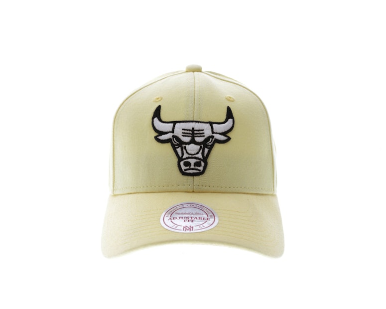 Mitchell & Ness Bulls B/W Logo Low Pro Yellow