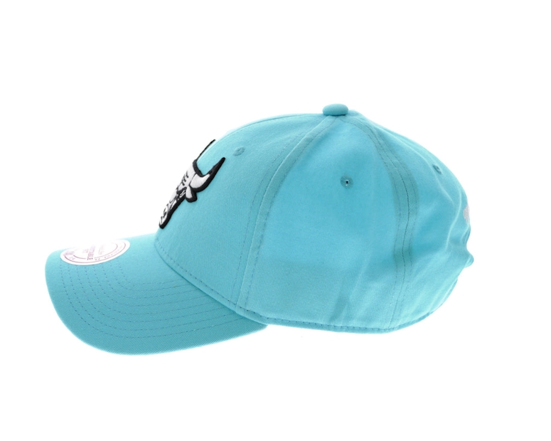 Mitchell & Ness Bulls B/W Logo Low Pro Aqua