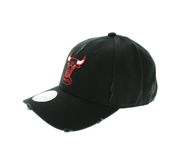 Mitchell & Ness Bulls Distressed Low Pro Strapback Black
