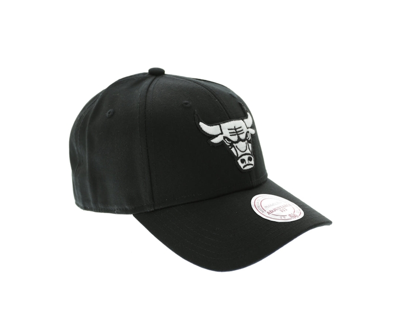 Mitchell & Ness Bulls Low Pro Strapback Black/Black/White