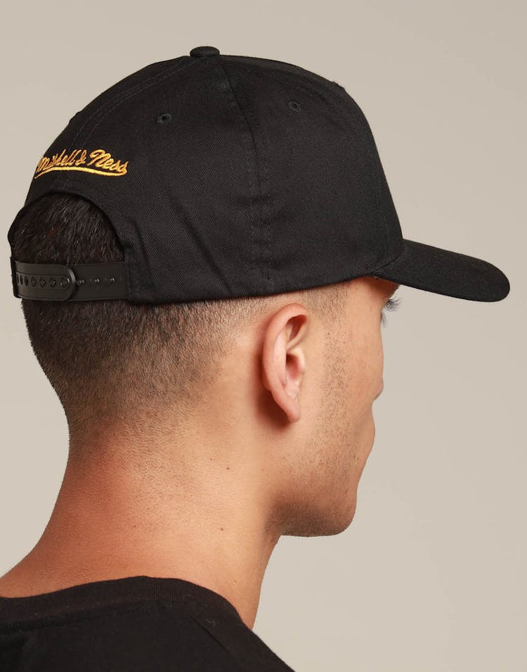 Mitchell & Ness Los Angeles Lakers Initial 110 Snapback Black