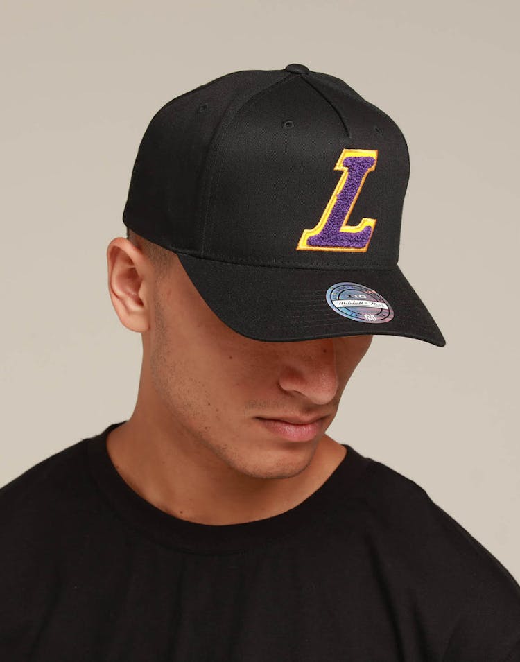 Mitchell & Ness Los Angeles Lakers Initial 110 Snapback Black