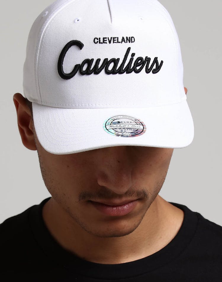 Mitchell & Ness Cleveland Cavaliers Basic Script 110 Snapback White/Black