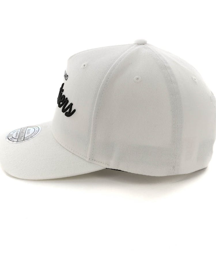 Mitchell & Ness Cleveland Cavaliers Basic Script 110 Snapback White/Black