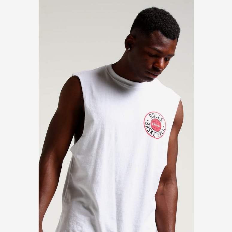 Mitchell & Ness Chicago Bulls Full Circle Logo Muscle White
