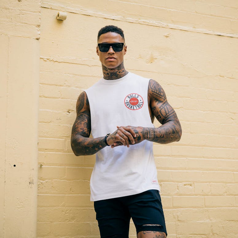 Mitchell & Ness Chicago Bulls Full Circle Logo Muscle White
