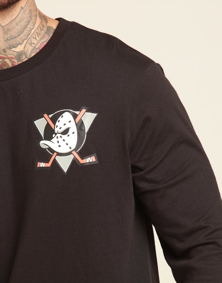 Majestic Athletic Anaheim Ducks NHL C Crest L/S Tee Black