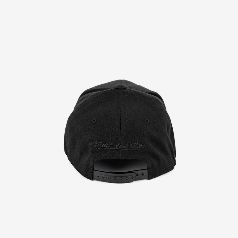 Bulls 110 Snapback Black/black