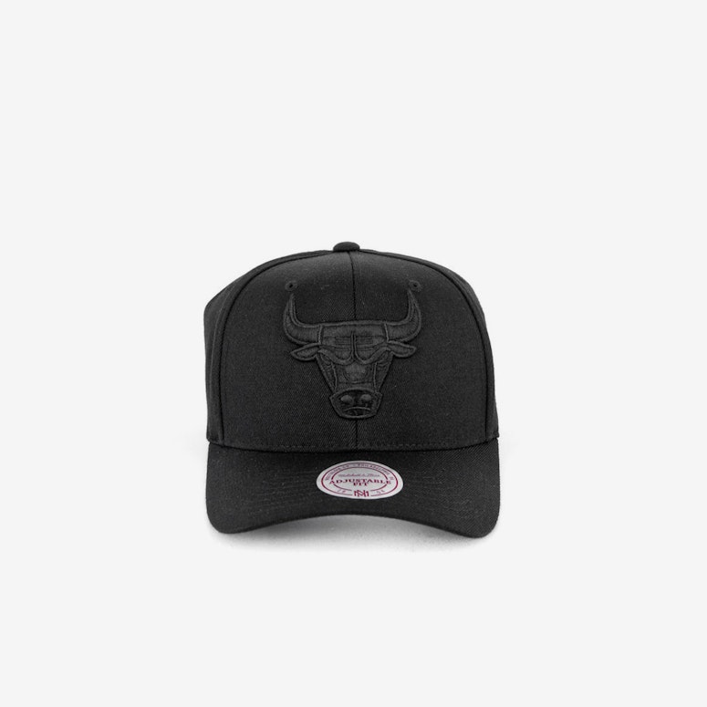 Bulls 110 Snapback Black/black