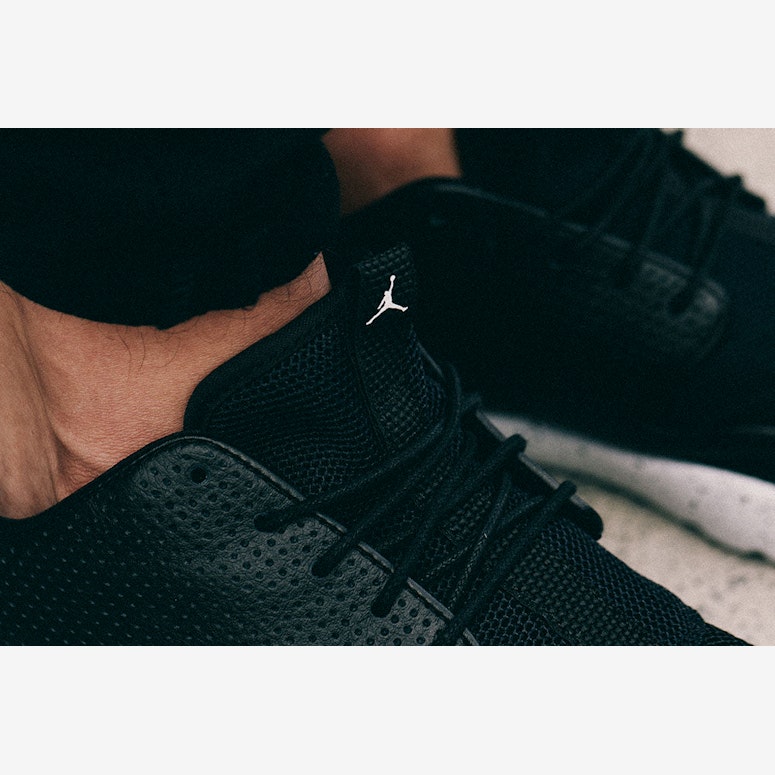 Eclipse Black/white