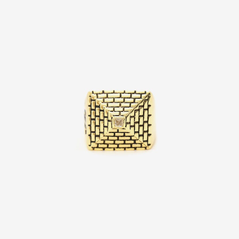 Her Pyramid Ring Gold