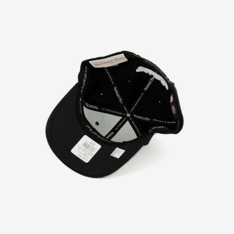 Bulls 110 BW Logo Snapback Black/white