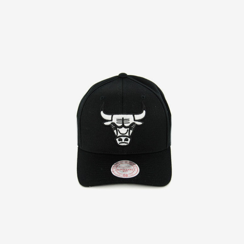 Bulls 110 BW Logo Snapback Black/white